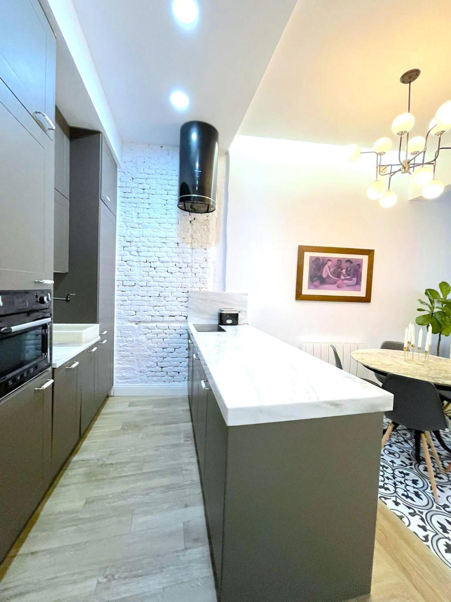 New Apartment In City-Center, Gran Via Мадрид Екстериор снимка