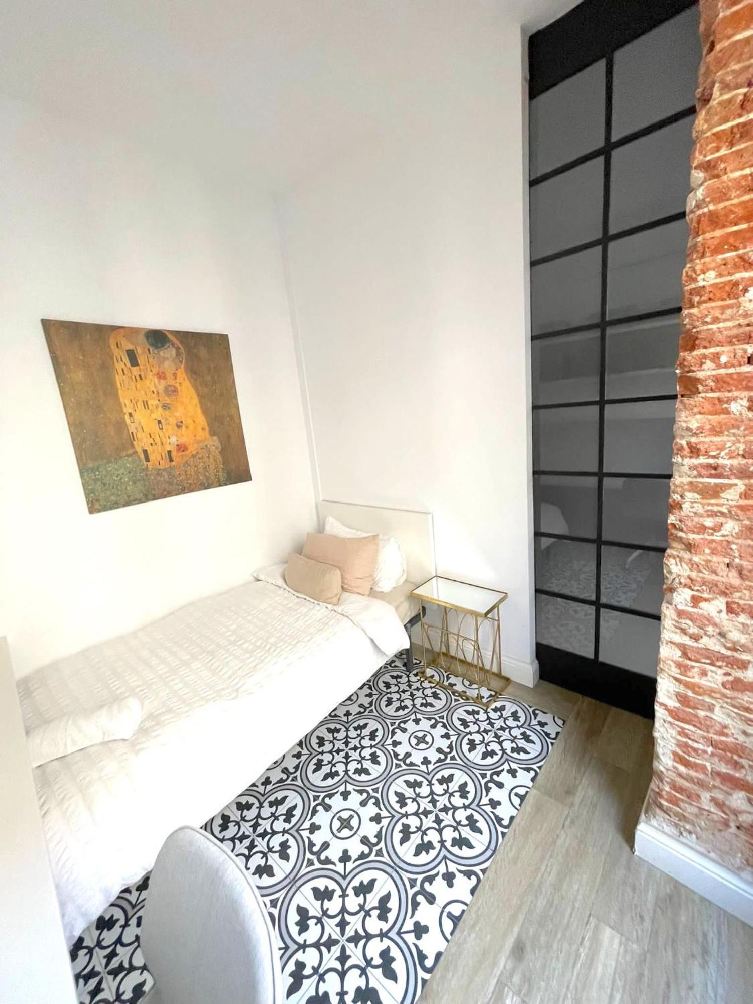 New Apartment In City-Center, Gran Via Мадрид Екстериор снимка